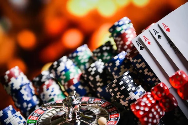 AduQ card game table on menara togel showing player positions and pot